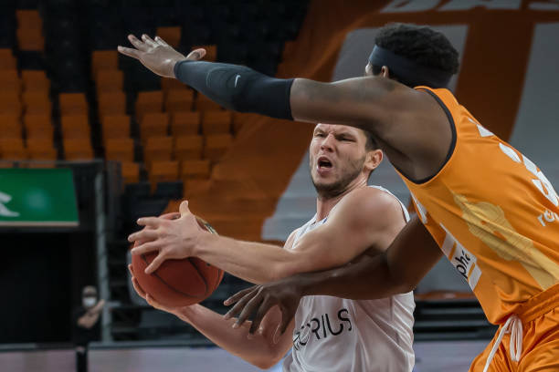 守立足的后 守立足的后